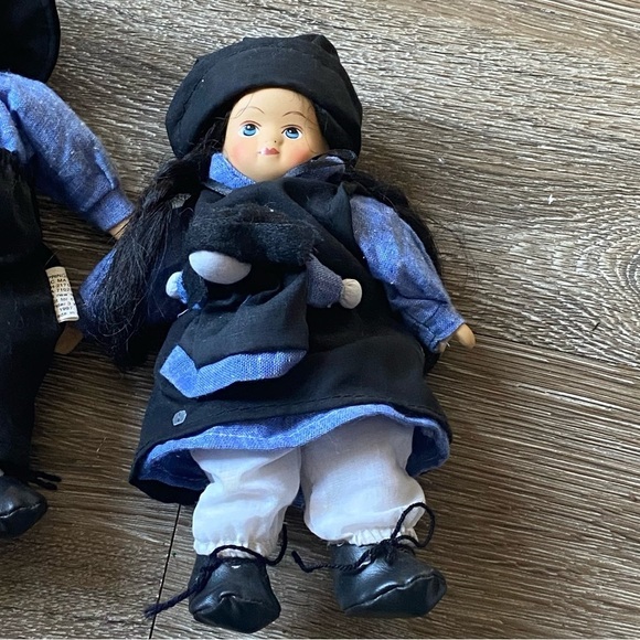 The Amish Boy Girl And Baby By Springford Porcelain 9” Tall - Picture 12 of 12